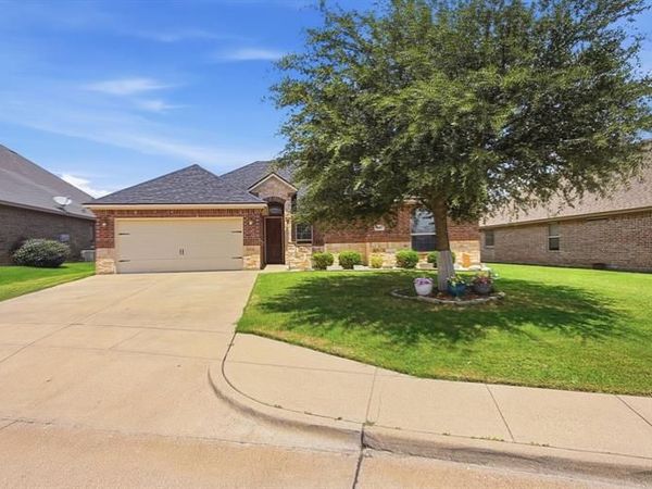 608 Donna Circle, Granbury, TX 76049