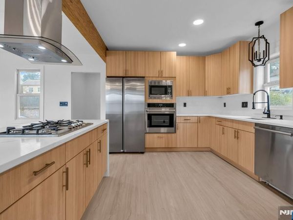 27 Valley Way, WEST ORANGE, NJ 07052
