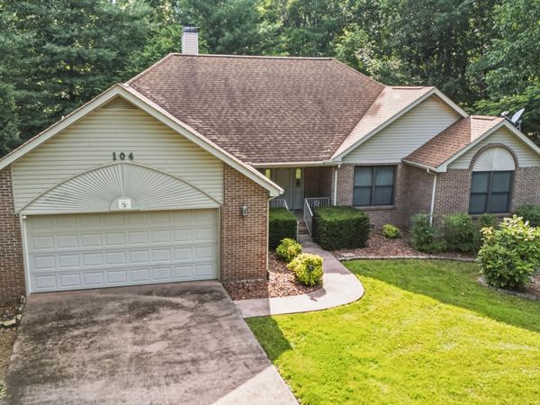 104 Flossmoor Circle, Crossville, TN 38558