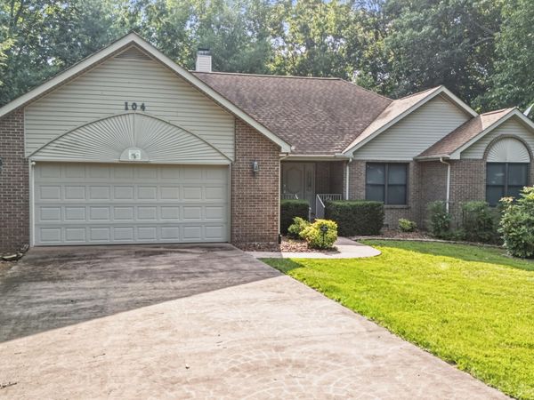 104 Flossmoor Circle, Crossville, TN 38558