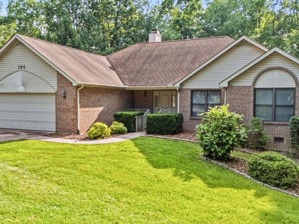 104 Flossmoor Circle, Crossville, TN 38558