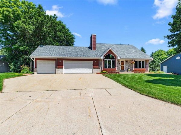 8370 W Hillsdale DRIVE, Franklin, WI 53132