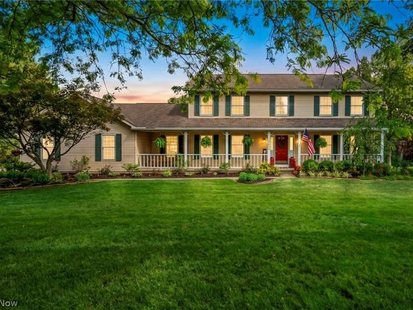 2384 Twin Lakes Drive , Uniontown, OH 44685