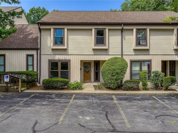 988 Som Center Road, Unit E2, Mayfield Heights, OH 44143