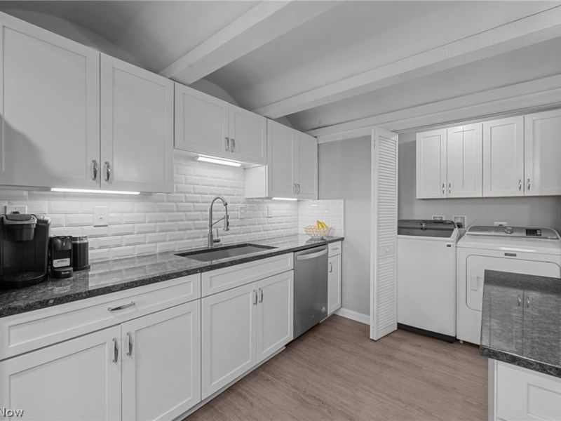 988 Som Center Road, Unit E2, Mayfield Village, OH 44143 Photo 17