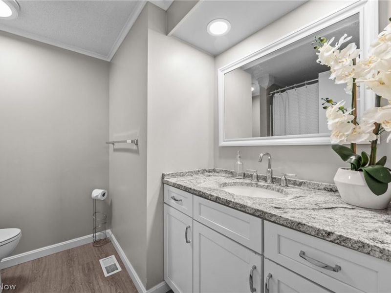 988 Som Center Road, Unit E2, Mayfield Village, OH 44143 Photo 31