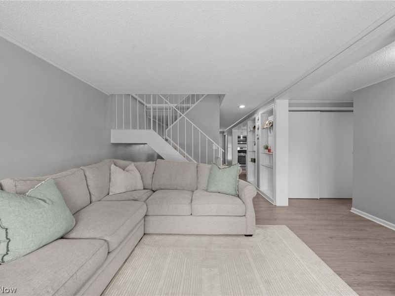 988 Som Center Road, Unit E2, Mayfield Village, OH 44143 Photo 9