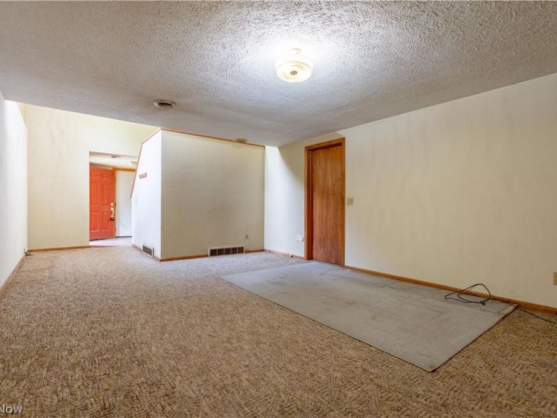 8944 Colton Street NW, Massillon, OH 44646 Photo 3