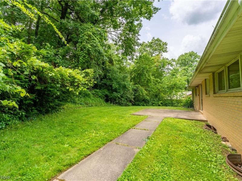 8944 Colton Street NW, Massillon, OH 44646 Photo 30
