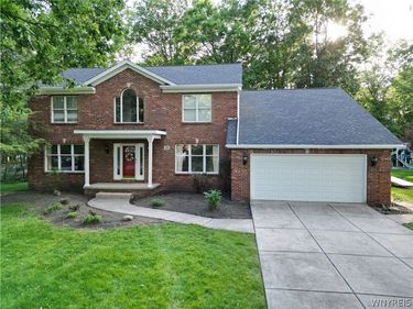 200 Deerwood Lane, Grand Island, NY 14072