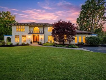 220 Crestwood Court, Buffalo, NY 14221
