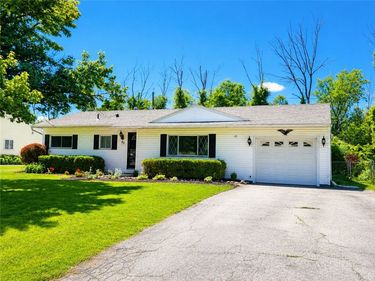 89 Kenwick Drive, Henrietta, NY 14623