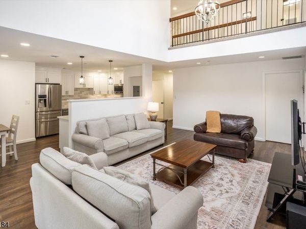 18 Whisper Way, Roxbury, NJ 07852