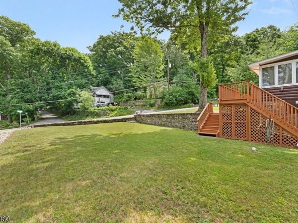 41 E Shore Rd, Jefferson, NJ 07849