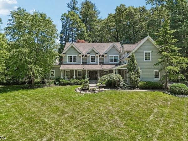 4 Holmehill Ln, Roseland, NJ 07068
