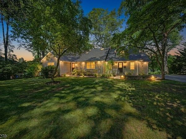 44 Glen Rd, Mountain Lakes, NJ 07046