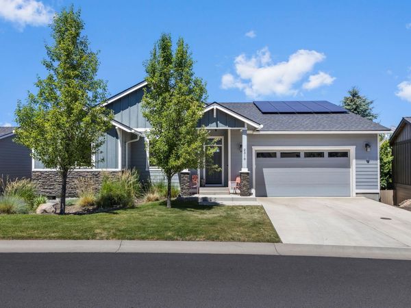 2318 SW Valleyview Drive, Redmond, OR 97756