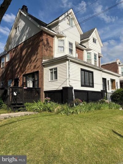 300 CLIFTON AVENUE, COLLINGDALE, PA 19023
