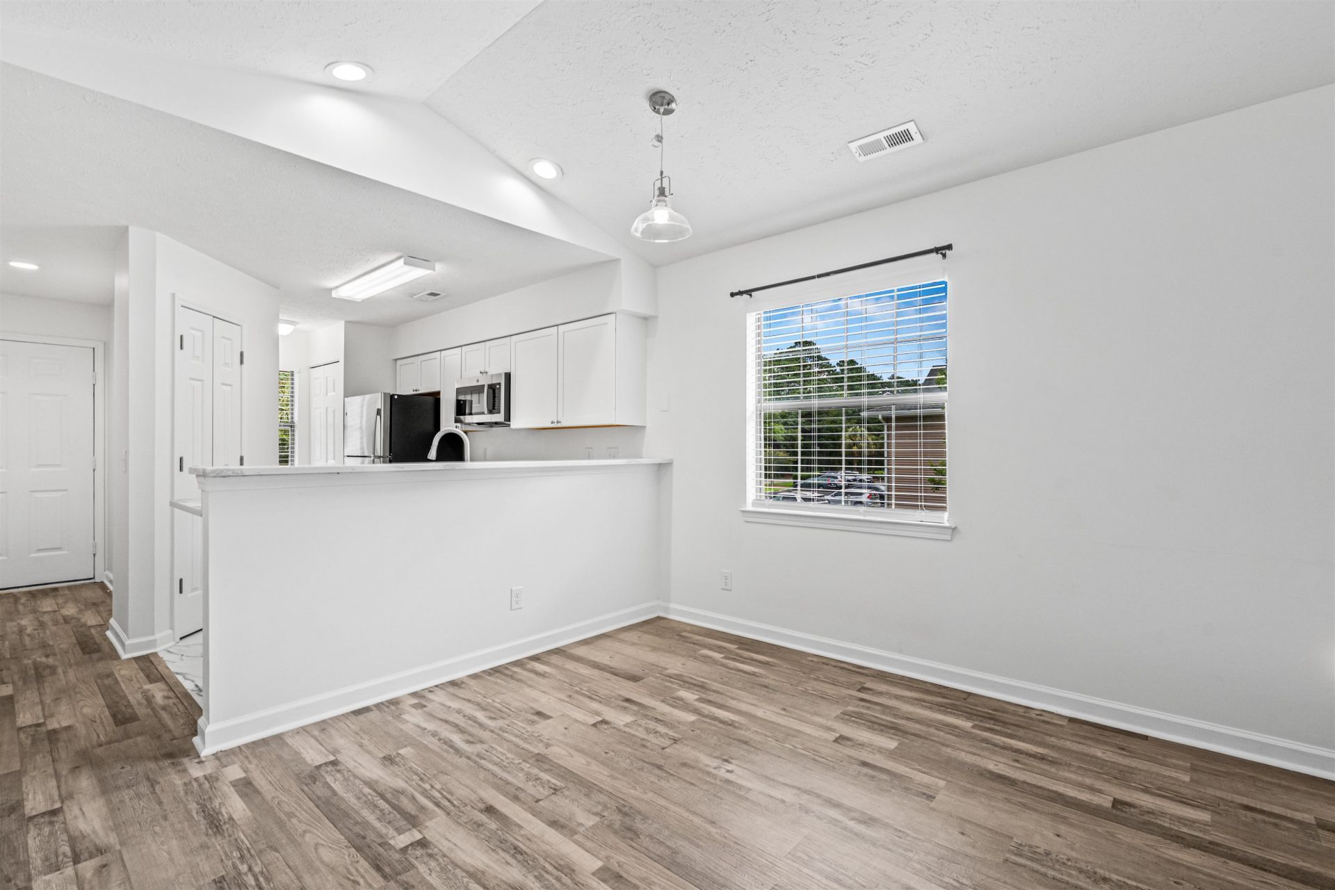 215 Pinehurst Ln. Photo 13