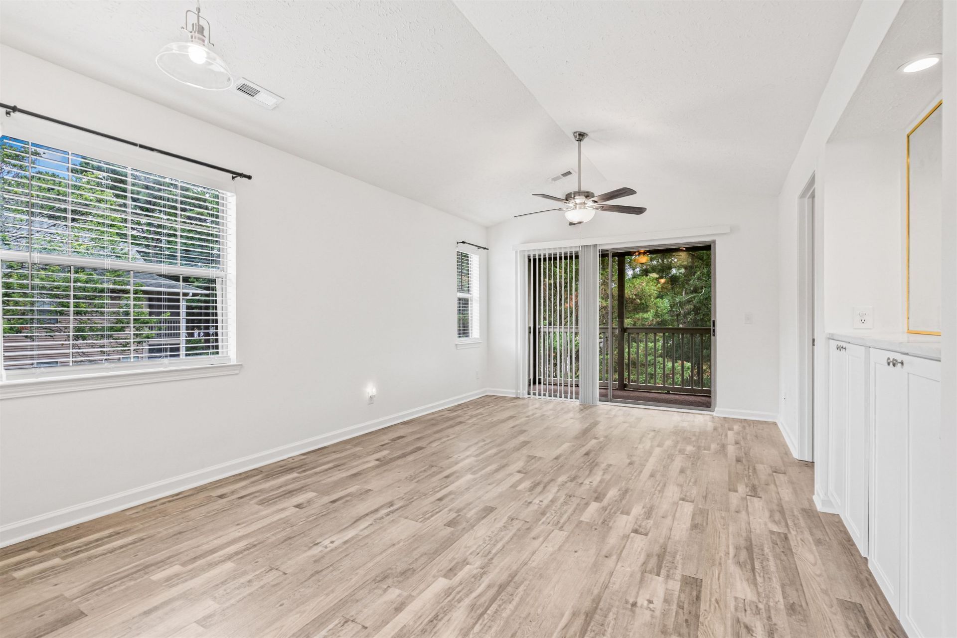 215 Pinehurst Ln. Photo 16