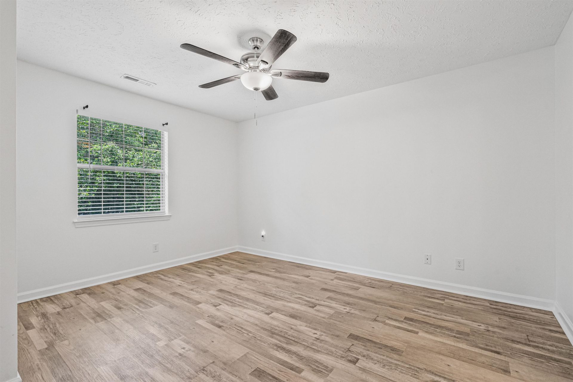 215 Pinehurst Ln. Photo 18