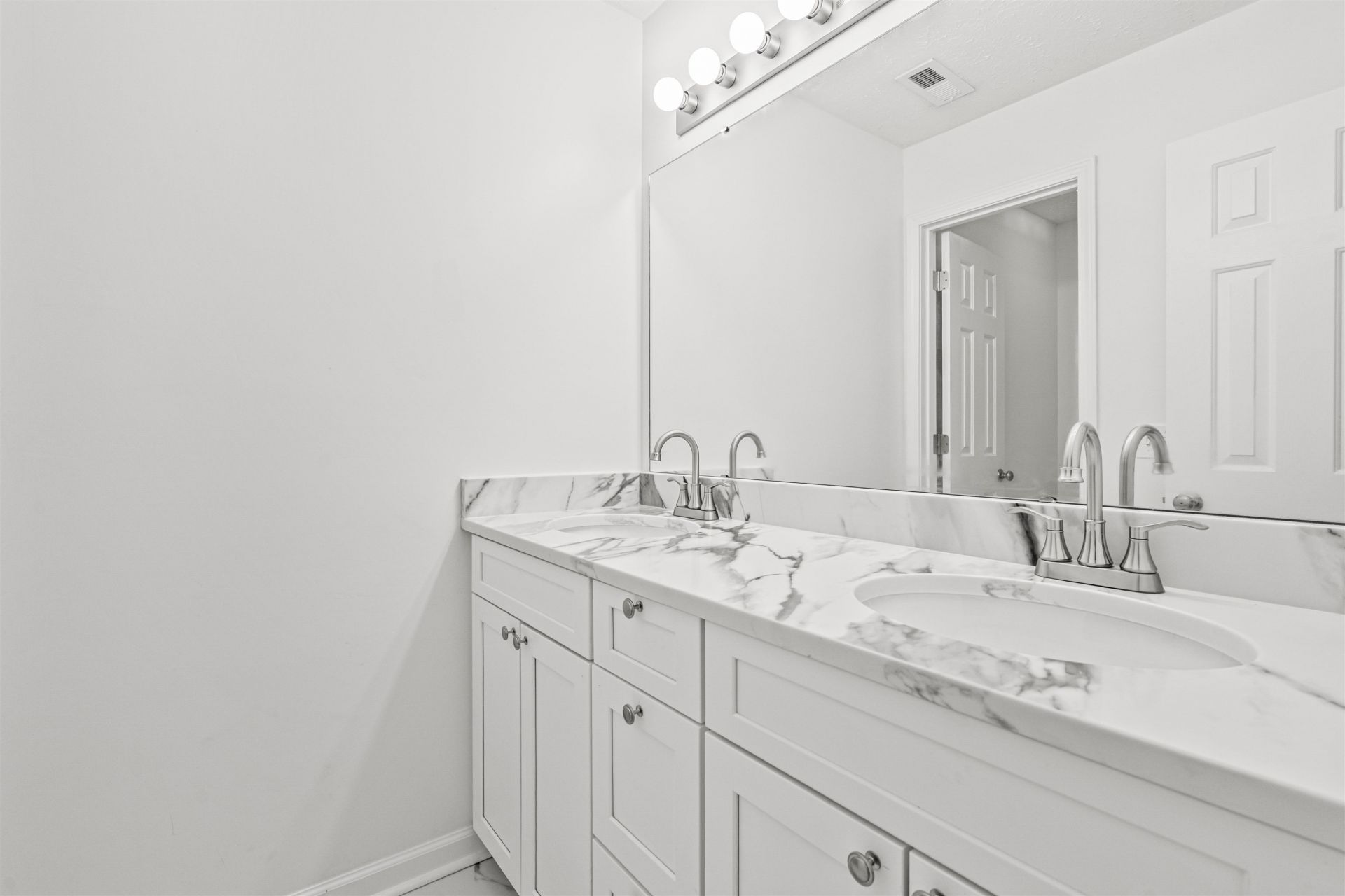 215 Pinehurst Ln. Photo 20