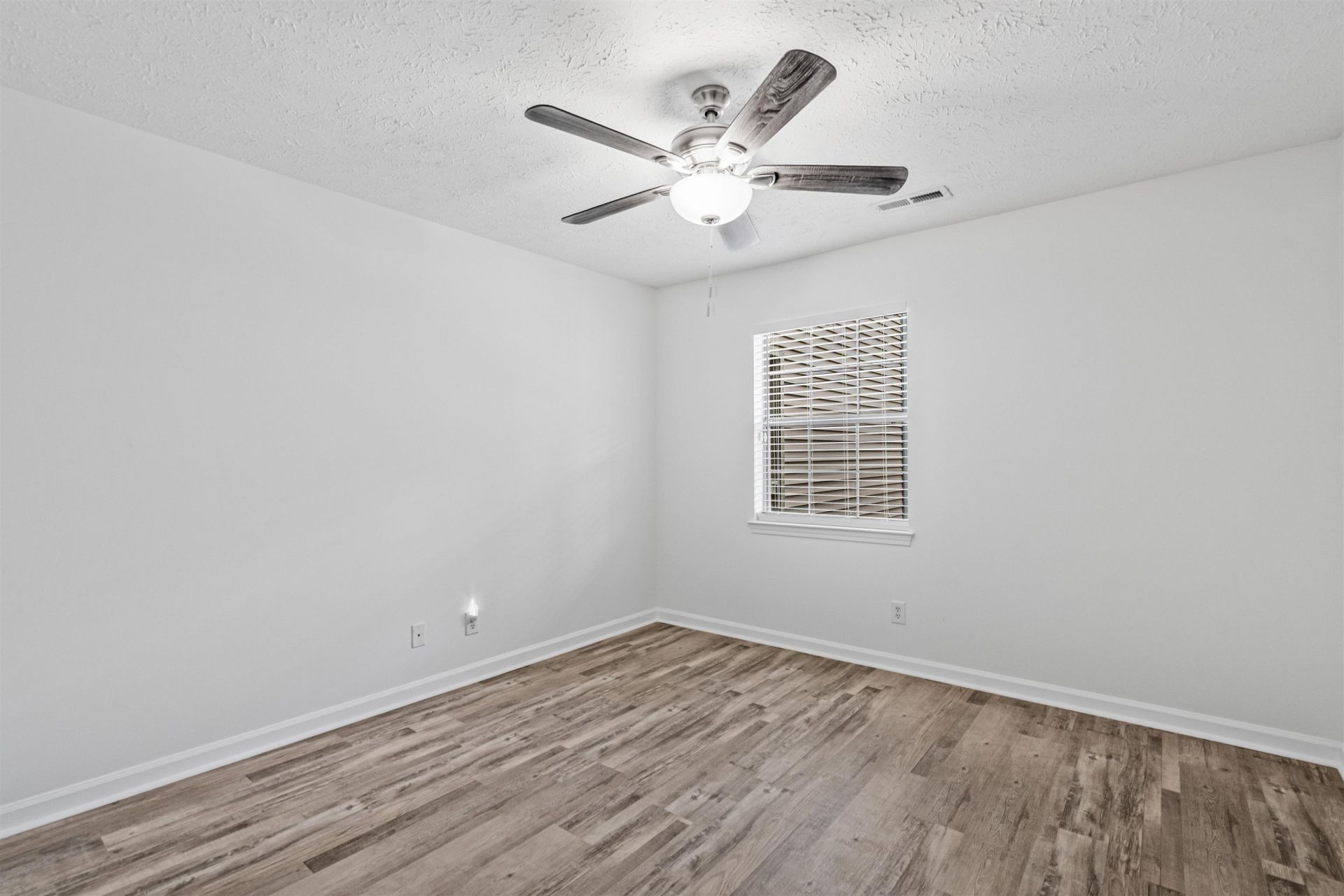 215 Pinehurst Ln. Photo 22