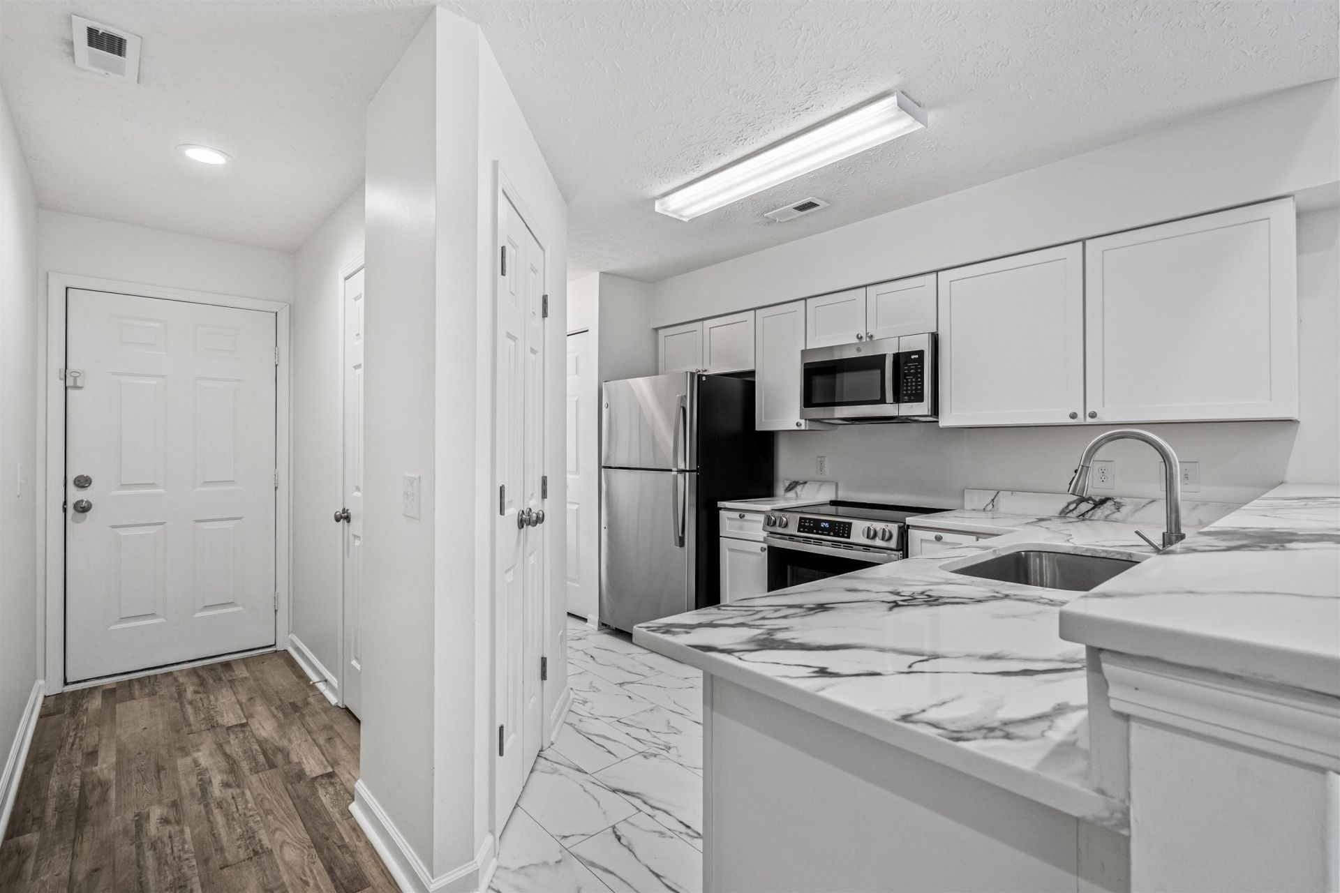 215 Pinehurst Ln. Photo 6