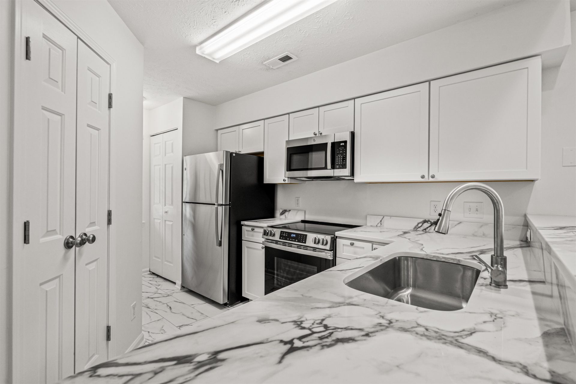 215 Pinehurst Ln. Photo 7