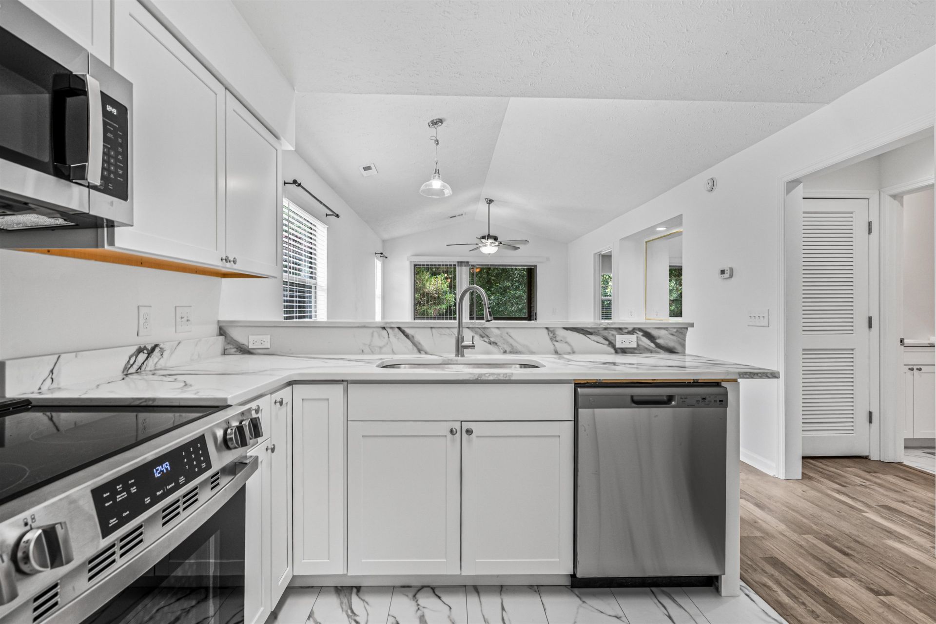 215 Pinehurst Ln. Photo 9