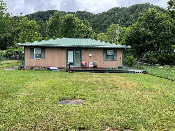 109 Cortez Lane, AMIGO, WV 25811