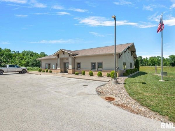 103 Centre Drive, Petersburg, IL 62675