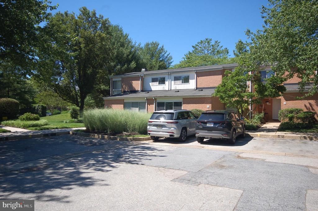 6 LAMPLIGHTER COURT, PIKESVILLE, MD 21208