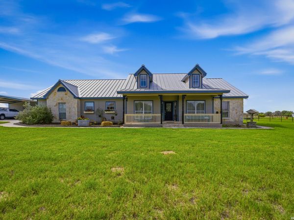 247 S Palo Alto, Floresville, TX 78114