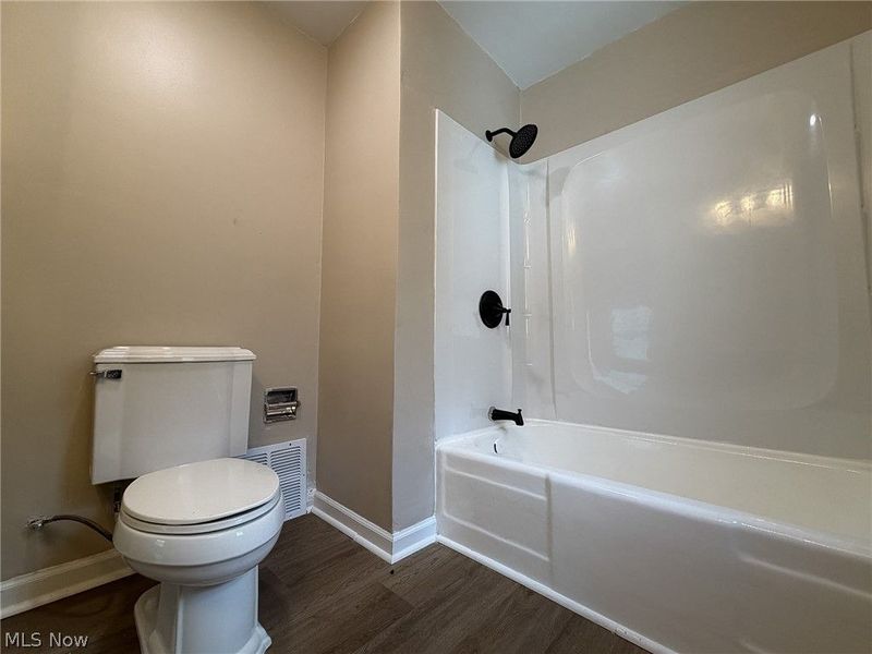 3928 Strandhill Road, Cleveland, OH 44128 Photo 10