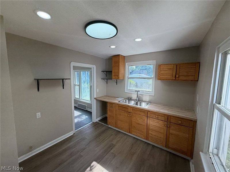 3928 Strandhill Road, Cleveland, OH 44128 Photo 4