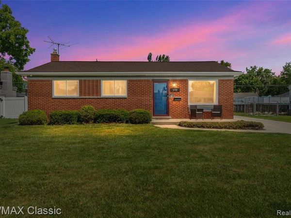 11789 Danforth Drive, Sterling Heights, MI 48312