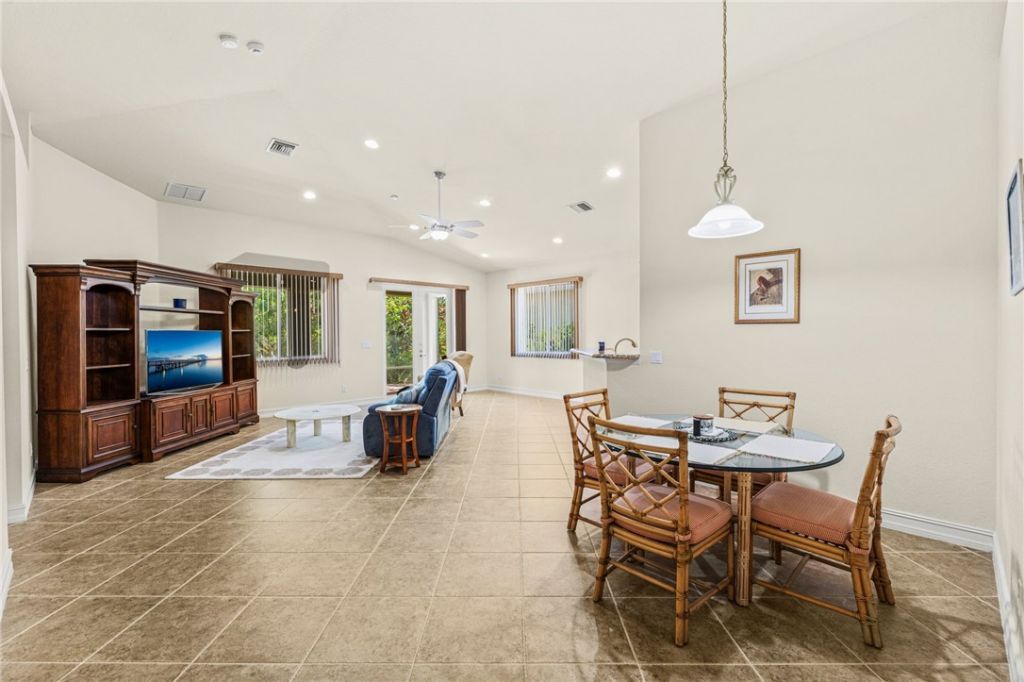 6223 Dorchester Way , Vero Beach, FL 32966 Photo