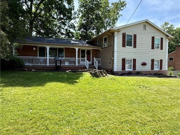 8524 Sleepy Hollow Drive NE, Howland, OH 44484