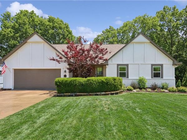 5909 Greenwood Street, Shawnee, KS 66216
