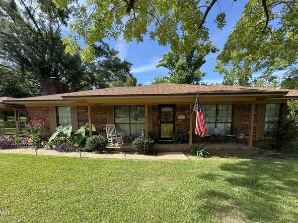 7881 Sale Street , Sneads, FL 32460