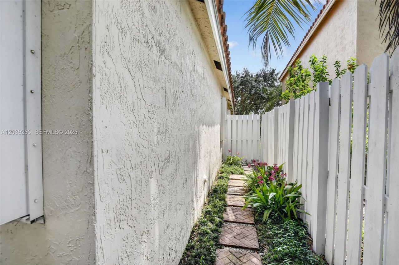 549 Slippery Rock Rd, Weston, FL 33327 Photo