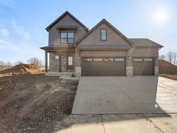 201 Collins Drive , Mahomet, IL 61853