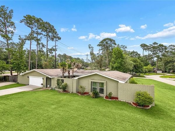 697 CAMBRONNE Street , Mandeville, LA 70448