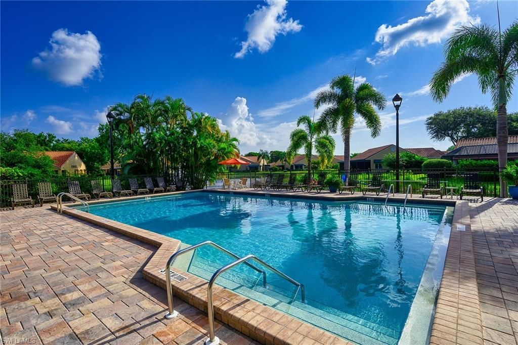 559 Beachwalk Cir, Unit U-203, Naples, FL 34108 Photo