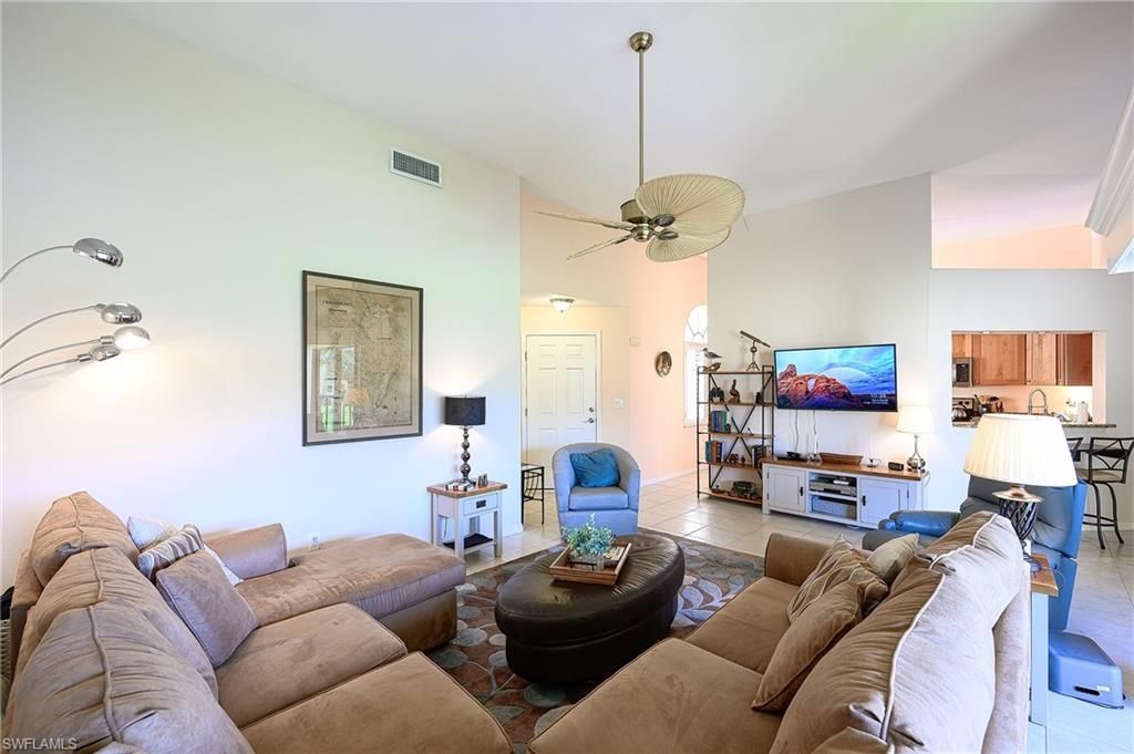 559 Beachwalk Cir, Unit U-203, Naples, FL 34108 Photo