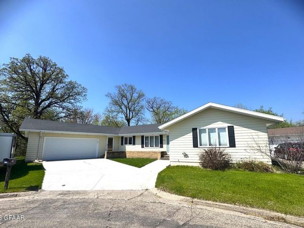 311 SHADY LOOP, Cavalier, ND 58220