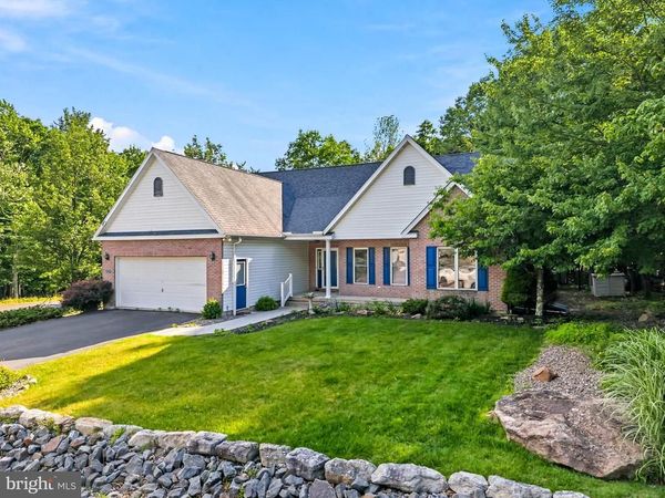 1 PINEWOOD CIRCLE , HAZLETON, PA 18202