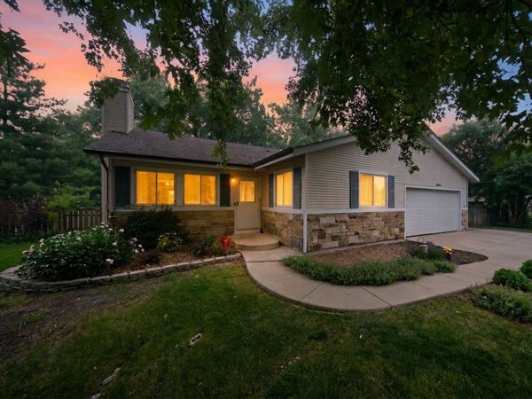 2S445 Sanchez Drive , Warrenville, IL 60555