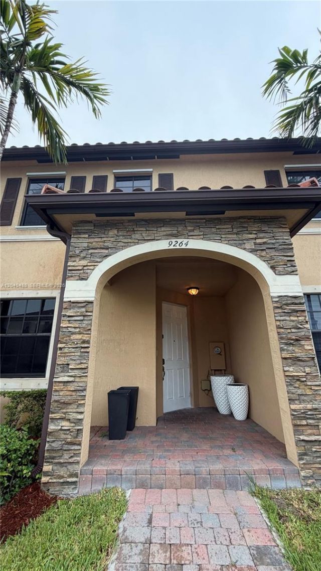 9264 W 33rd Ct , Unit 9264, Hialeah, FL 33018 Photo